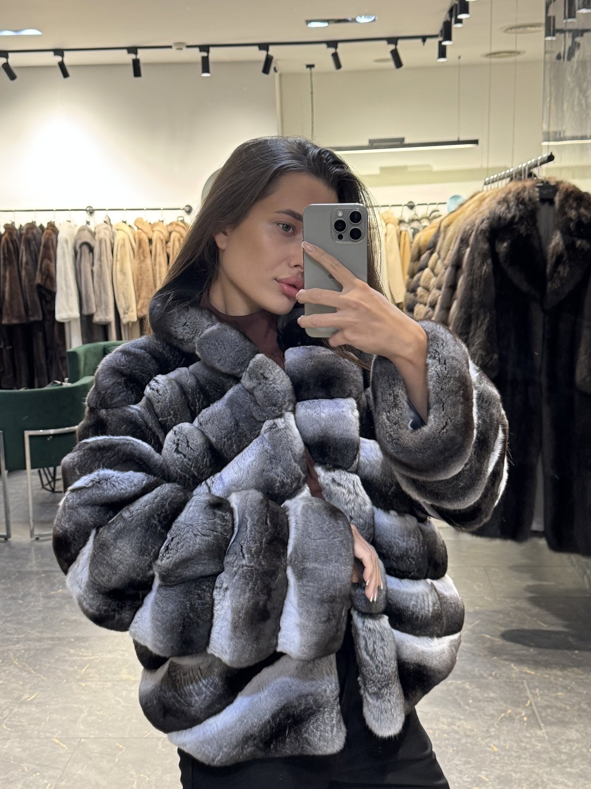 Шуба из меха шиншиллы Блюмарин — фотография изделия Wanger
