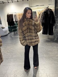 Шуба из меха соболя Тортора со стойкой — фотография изделия Wanger